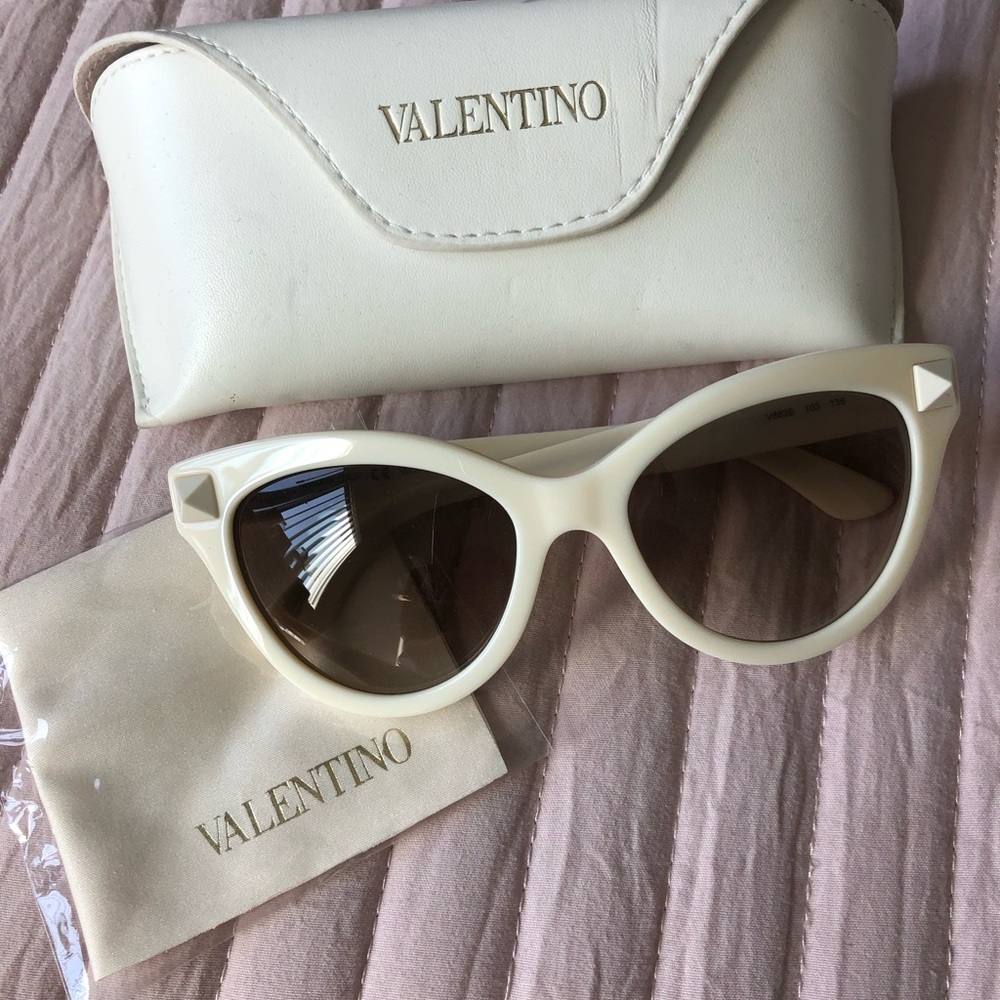 VALENTINO cat-eye sunglasses